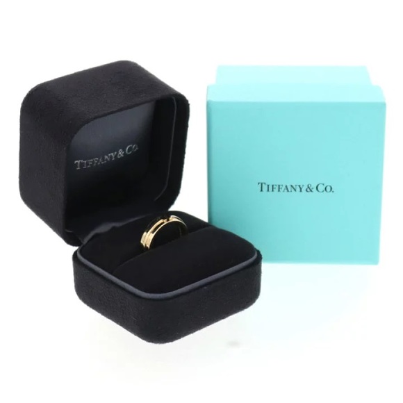 Tiffany T Wide Ring in 18k Gold - Picture 8 of 8